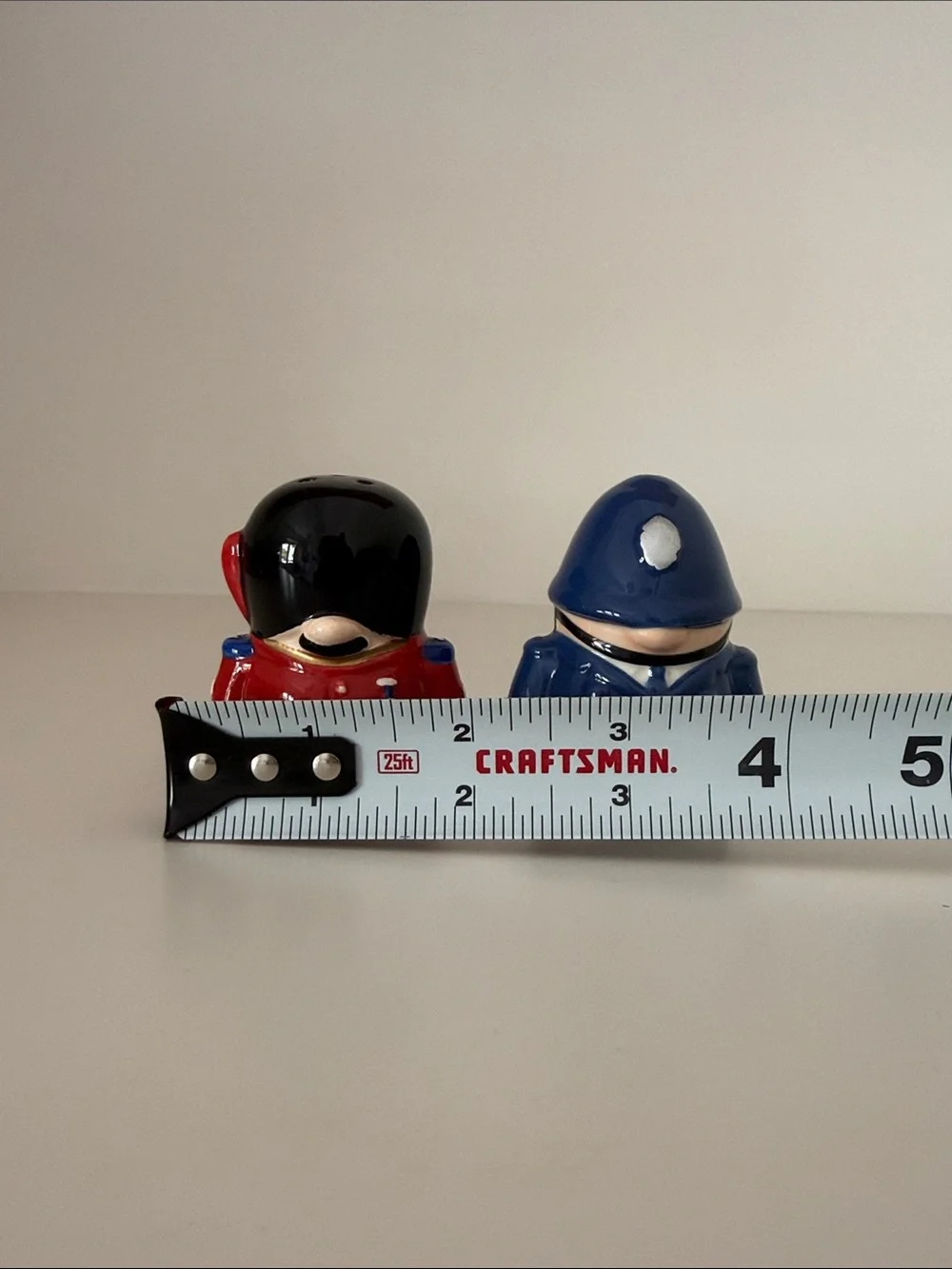 London Buckingham Palace Guard and Bobby Salt and Pepper Shakers - Picture 8 of 9